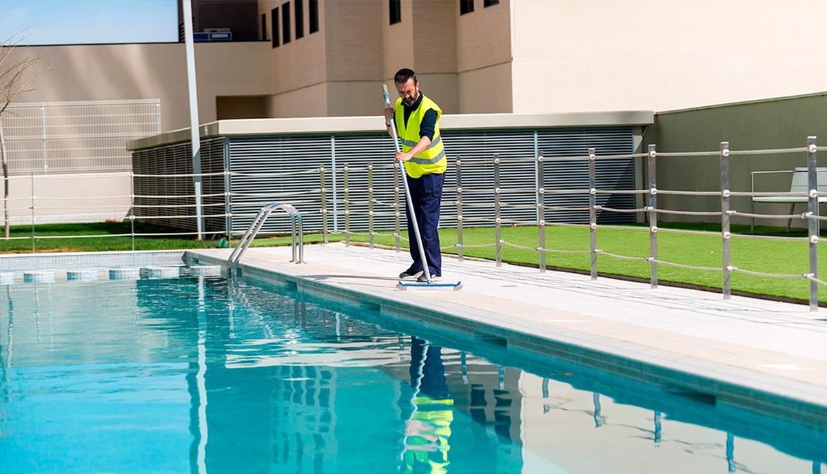 Limpieza y Mantenimiento de Piscinas en Comunidades de Propietarios